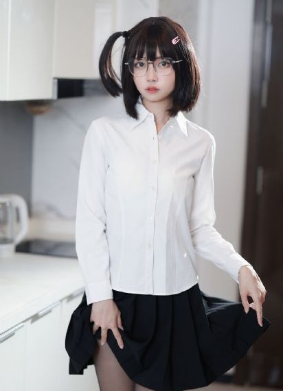 欧美骚b_BD英语BD在线观看