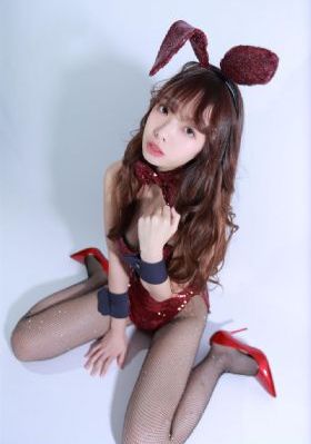 头像吧女头欧美风抽烟_JVID性感写真